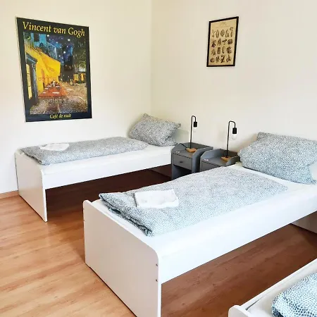 3 Flat With Terrace And Garden דירה סלה