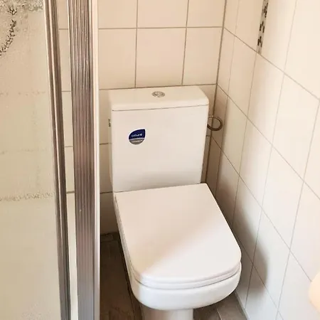 3 Flat With Terrace And Garden דירה *